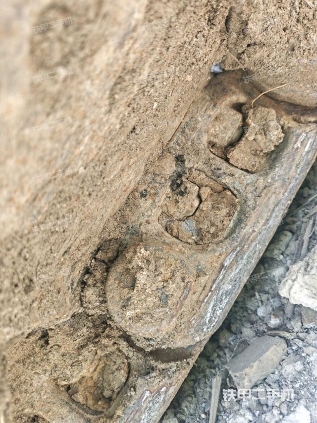 左侧行走马达盖板（行走机构）