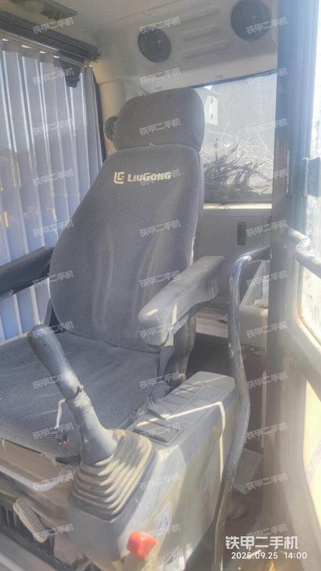 驾驶室整体（整机外观）