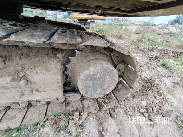 左驅(qū)動輪（行走機構(gòu)）