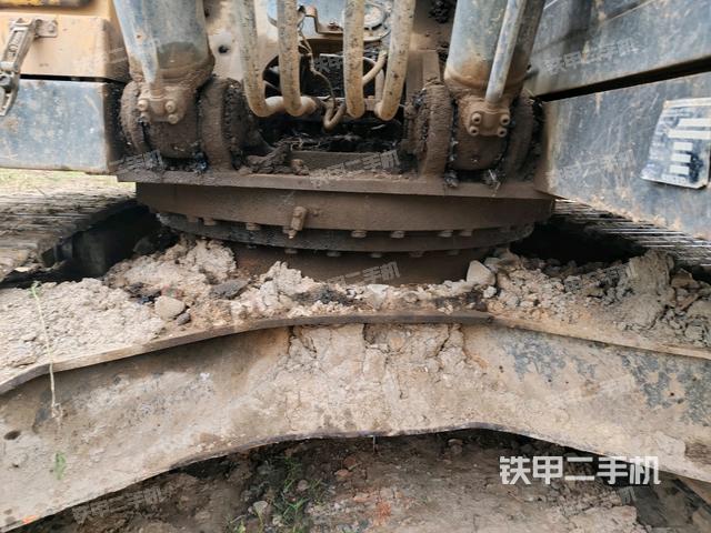 轉(zhuǎn)盤和下車架正前（工作和回轉(zhuǎn)裝置）