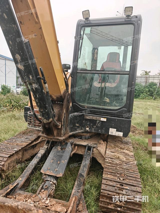 大臂根部?斜（工作和回轉(zhuǎn)裝置）