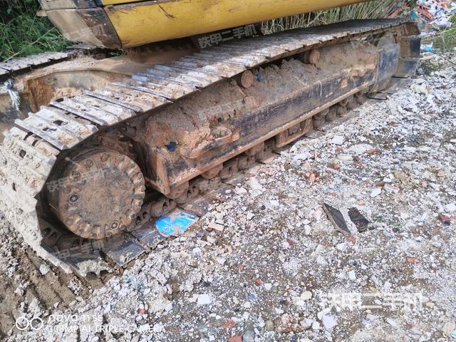 右驅(qū)動輪（行走機構(gòu)）