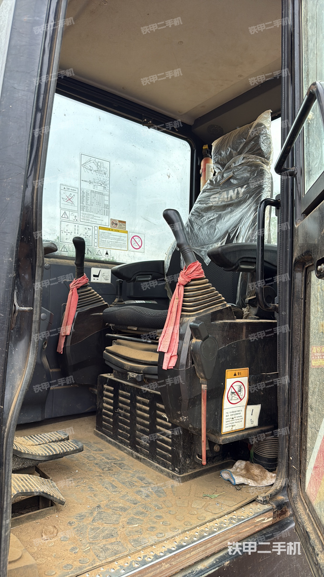 驾驶室整体（整机外观）