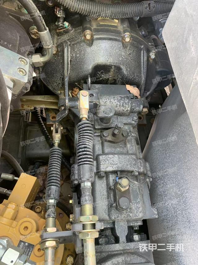 回转马达和主控阀（整机外观）