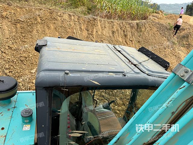 驾驶室顶部（整机外观）