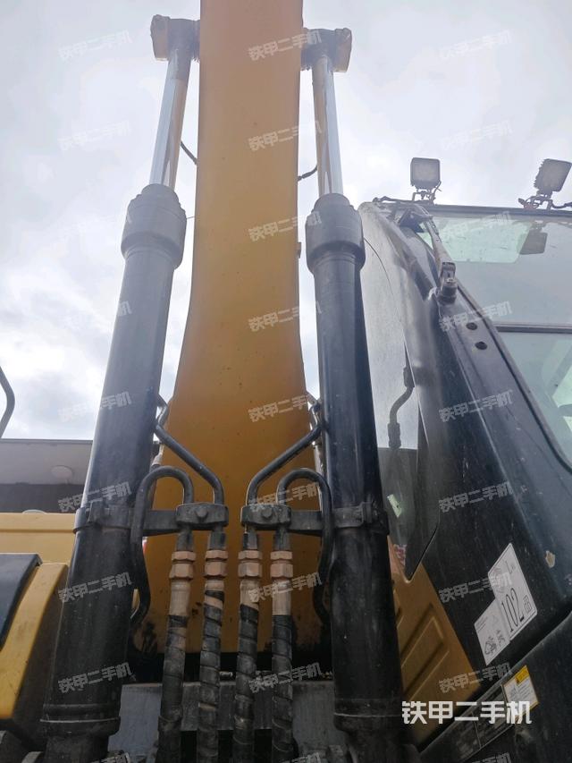 大臂油缸整體?豎拍（工作和回轉(zhuǎn)裝置）