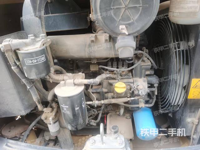 回转马达和主控阀（整机外观）