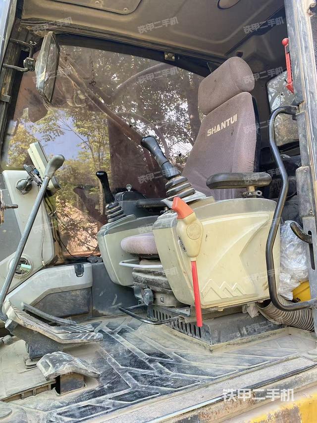 驾驶室整体（整机外观）