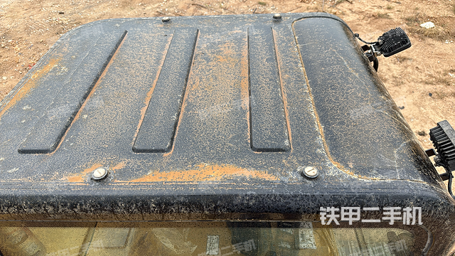 驾驶室顶部（整机外观）