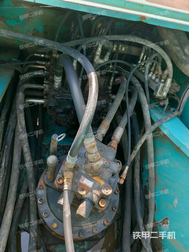 回轉(zhuǎn)馬達(dá)和主控閥（整機(jī)外觀）