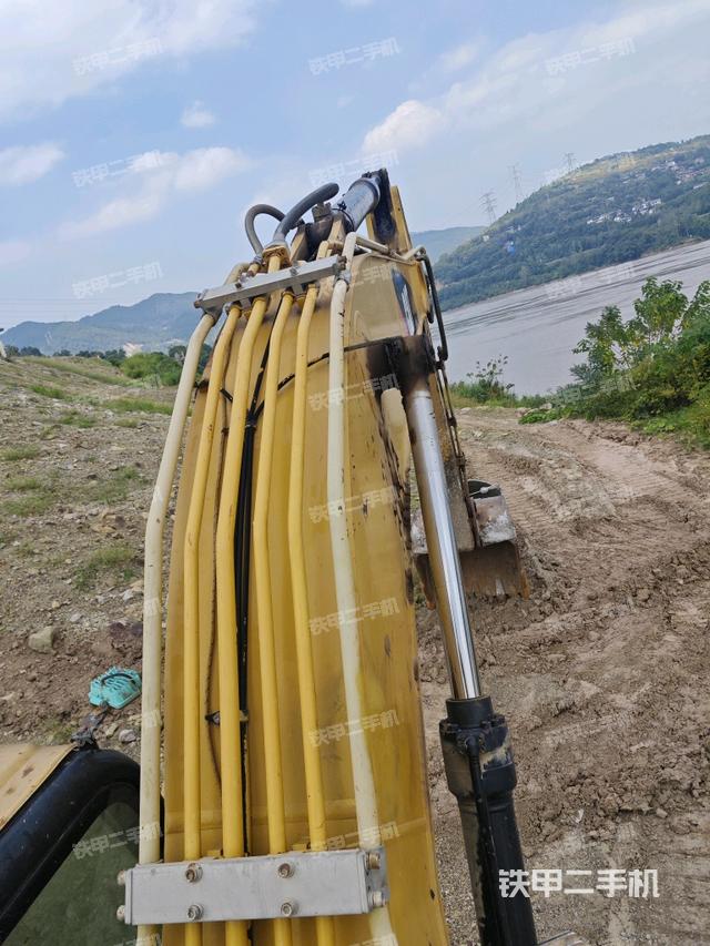 大臂背部俯視（工作和回轉(zhuǎn)裝置）