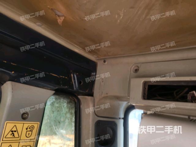 左后方玻璃角標(biāo)（駕駛室部分）