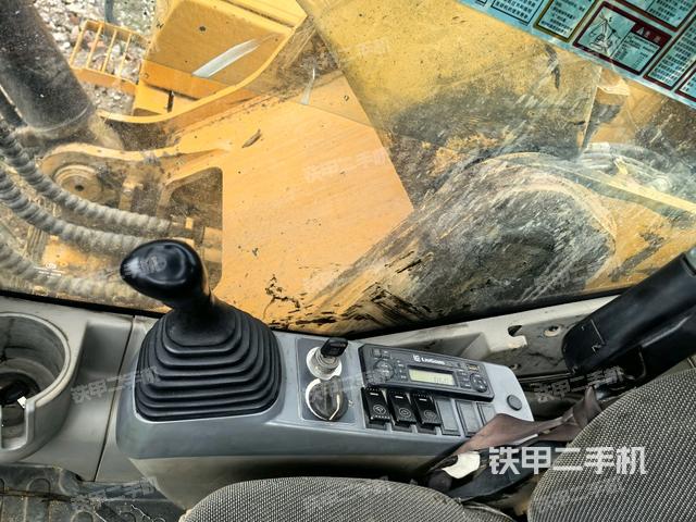 座椅右側(cè)控制臺(tái)/鑰匙門/油門/含右手柄（駕駛室部分）