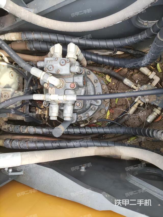 回转马达和主控阀（整机外观）