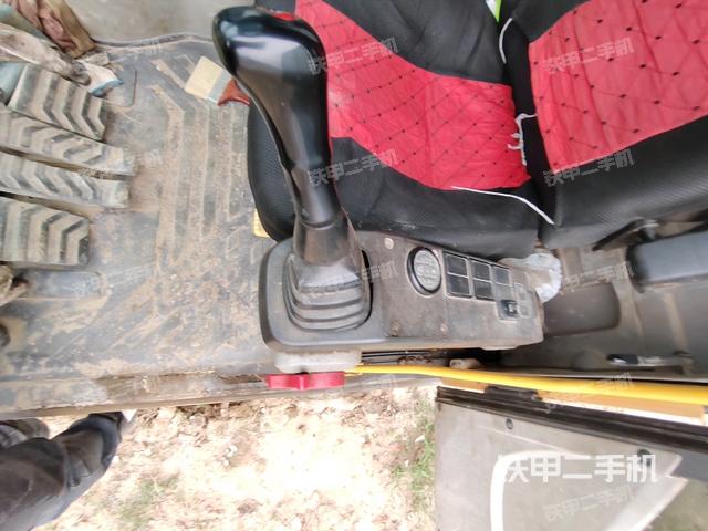 座椅右側(cè)控制臺/鑰匙門/油門/含右手柄（駕駛室部分）