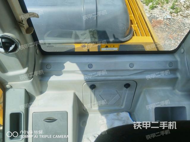 左后方玻璃角標（駕駛室部分）