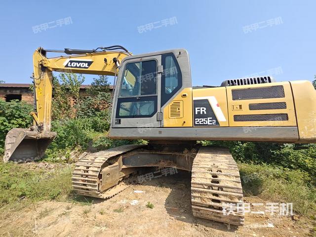 雷沃重工FR215E2挖掘機(jī)