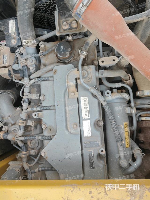 氣門(mén)室蓋螺絲特寫(xiě)（上車(chē)部件）