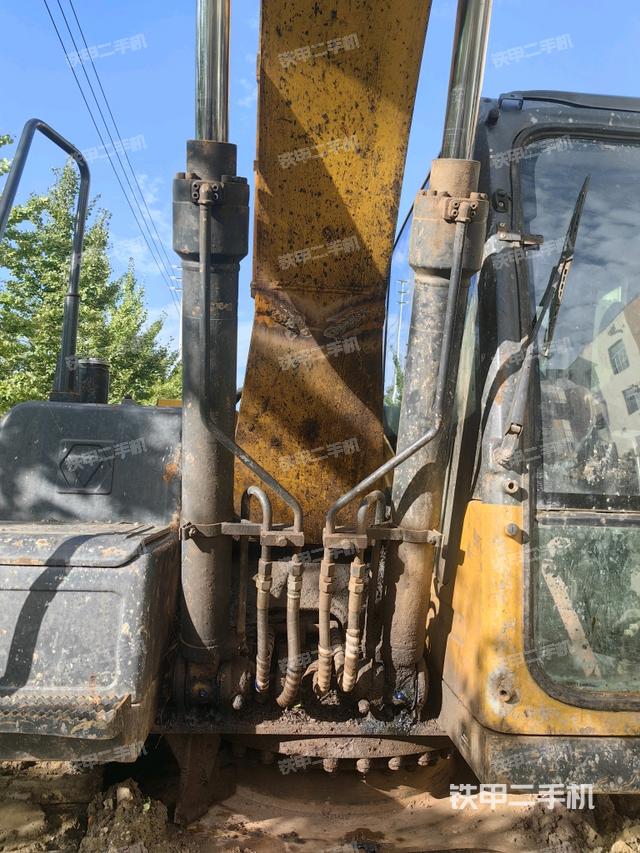 大臂油缸整體?豎拍（工作和回轉(zhuǎn)裝置）