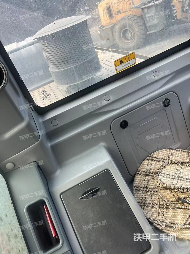 駕駛室整體（整機(jī)外觀）