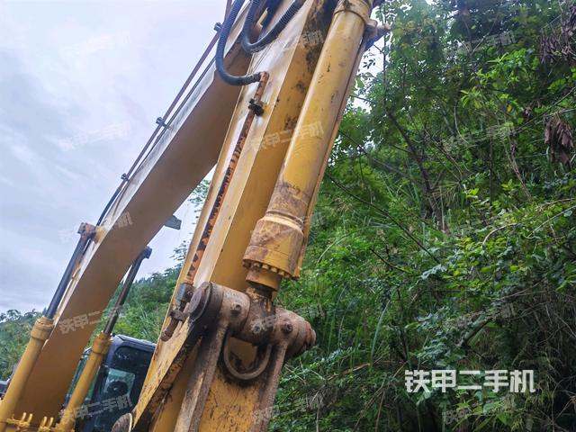 鏟斗右后整體（工作和回轉(zhuǎn)裝置）