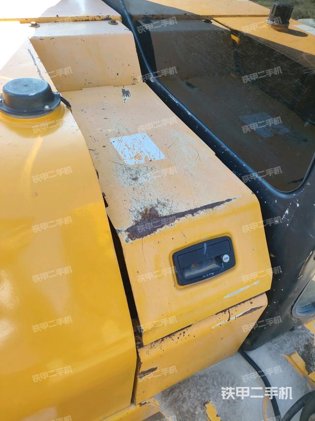 回轉馬達和主控閥（整機外觀）