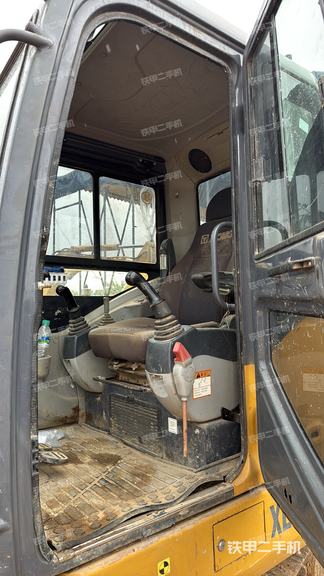 驾驶室整体（整机外观）