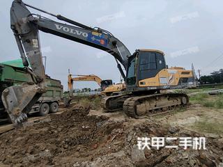 沃尔沃EC220D挖掘机实拍图片