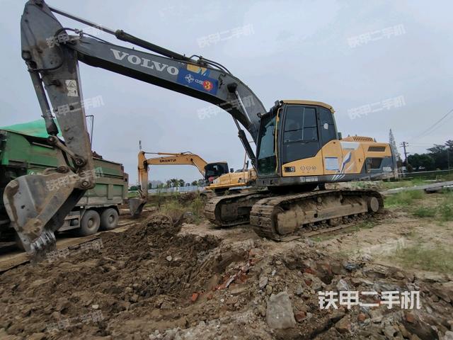 沃爾沃EC220D挖掘機(jī)