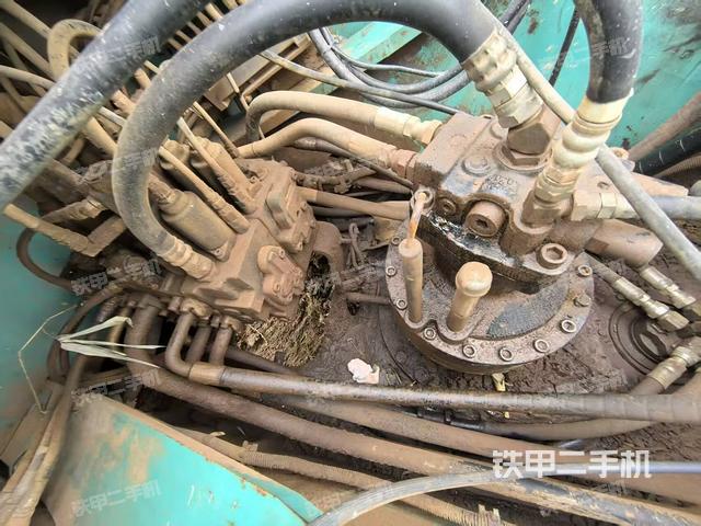 回轉(zhuǎn)馬達(dá)和主控閥（整機(jī)外觀）