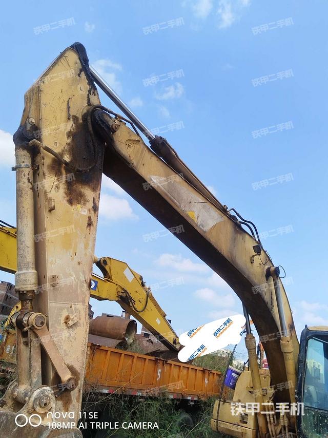 大臂背部俯視（工作和回轉(zhuǎn)裝置）