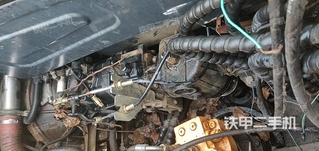 回转马达和主控阀（整机外观）