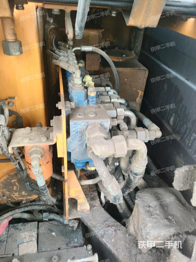 回轉(zhuǎn)馬達(dá)和主控閥（整機外觀）