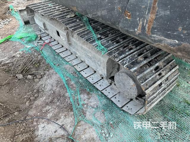 右側(cè)履帶整體?（行走機(jī)構(gòu)）