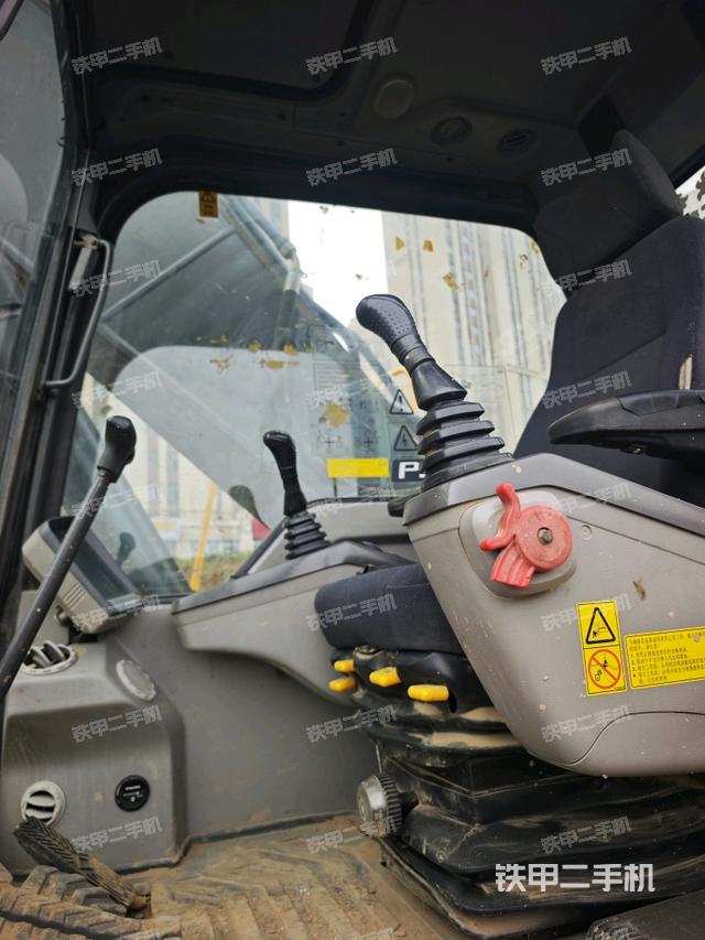 駕駛室整體（整機外觀）