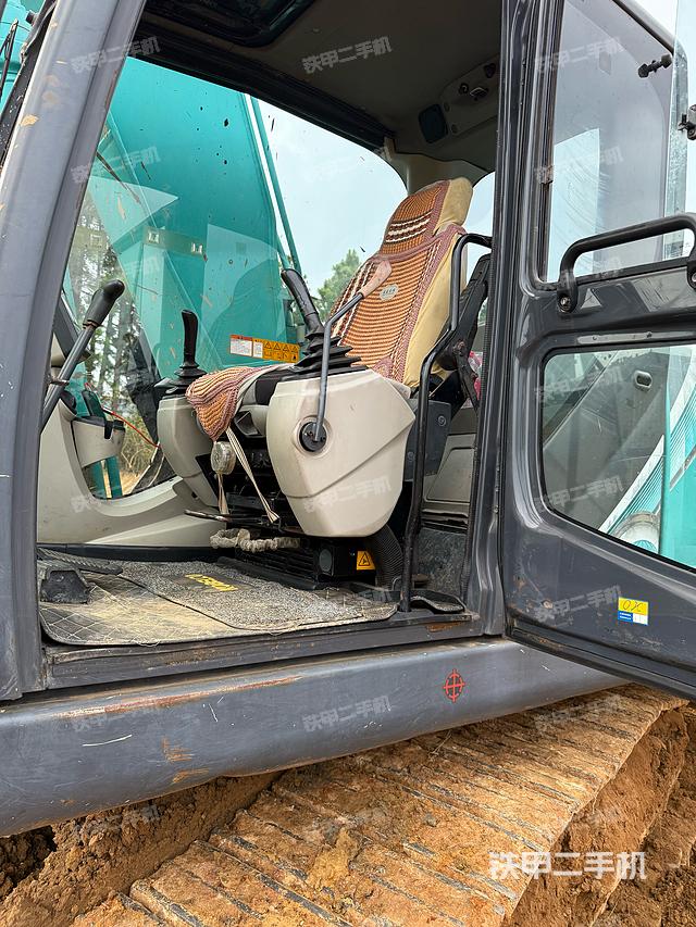 驾驶室整体（整机外观）