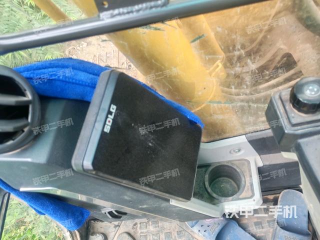 座椅右側控制臺/鑰匙門/油門/含右手柄（駕駛室部分）