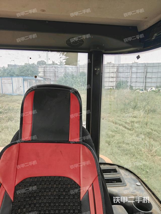 后窗玻璃角標（駕駛室部分）