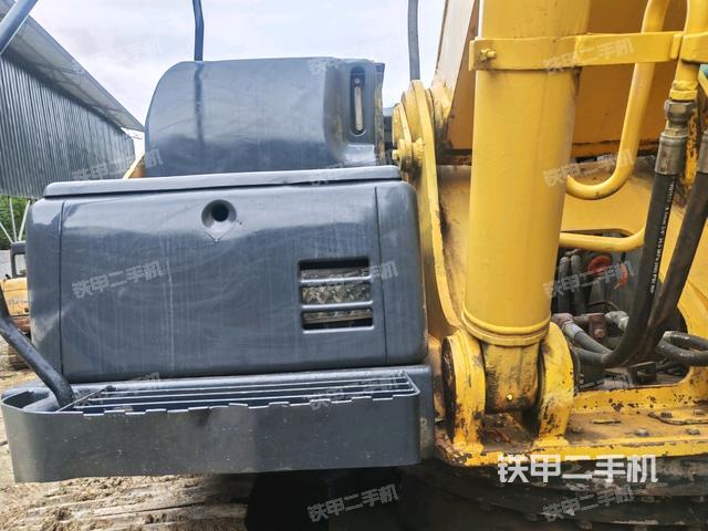 轉(zhuǎn)盤和下車架正前（工作和回轉(zhuǎn)裝置）