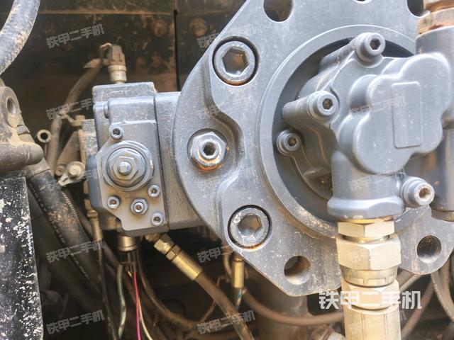 液壓泵斜45?左（大件艙室）