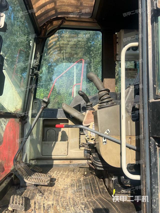 駕駛室整體（整機外觀）