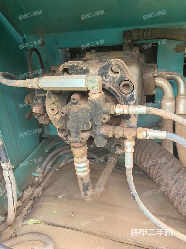 液壓泵艙室正面整體（整機(jī)外觀）