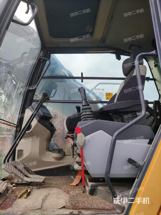 驾驶室整体（整机外观）