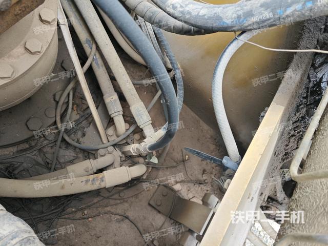 中央回轉(zhuǎn)接頭特寫（上車部件）