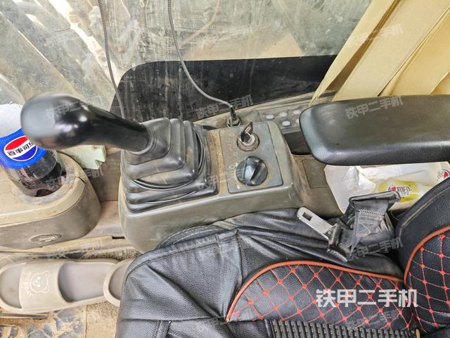 座椅右側(cè)控制臺/鑰匙門/油門/含右手柄（駕駛室部分）