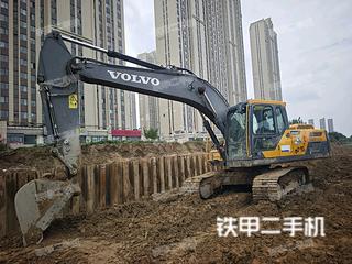 沃尔沃EC220D挖掘机实拍图片