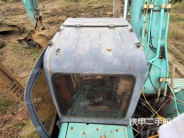 駕駛室頂部（整機(jī)外觀）