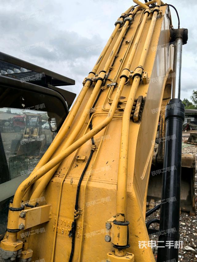 大臂背部俯視（工作和回轉(zhuǎn)裝置）