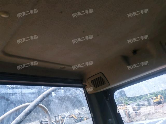 左后方玻璃角標（駕駛室部分）