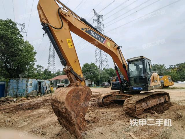 三一重工SY215C挖掘機